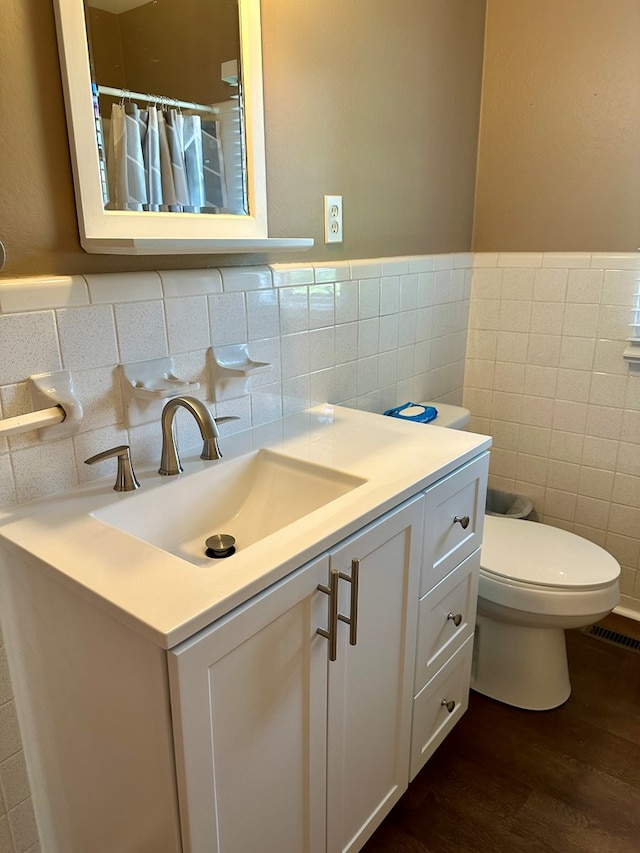 1222 Minton Rd, Sylvester, GA 31791 - full bathroom featuring tile walls, wood finished floors, vanity, curtained shower, and a wainscoted wall