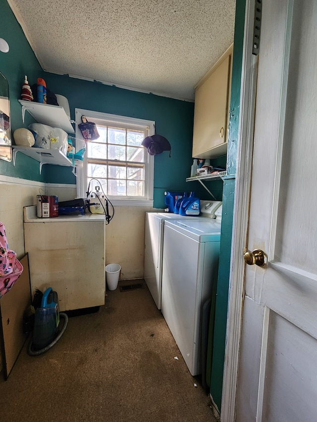 410 W Henderson St, Ocilla, GA 31774 - clothes washing area with a textured ceiling, carpet floors, cabinet space, and independent washer and dryer