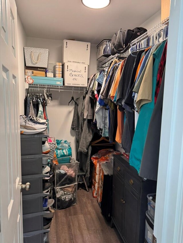 3524 Moss Island Ct, Albany, GA 31721 - spacious closet with wood finished floors