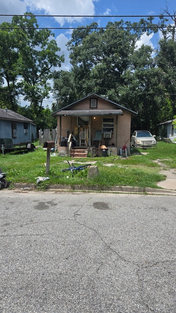 808 W Adair St, Valdosta, GA 31601 - bungalow-style home featuring a porch and a front lawn