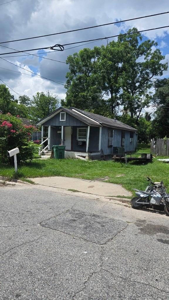 808 W Adair St, Valdosta, GA 31601 - bungalow-style home featuring a front yard