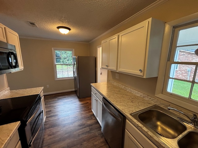 2019 N Central Ave, Tifton, GA 31794 - kitchen with stainless steel appliances, a sink, dark wood-style flooring, a textured ceiling, and crown molding