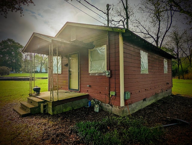 view of home's exterior featuring crawl space and a yard