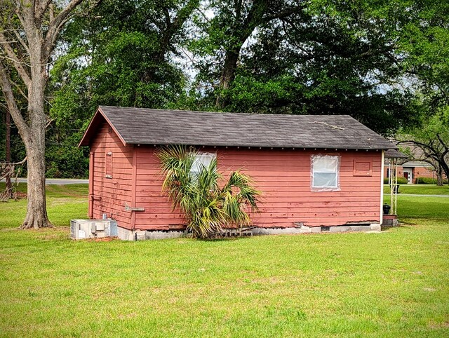 view of outdoor structure with an outdoor structure