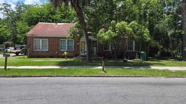 400 N Troupe St, Valdosta, GA 31601 - view of front facade with a front lawn and brick siding