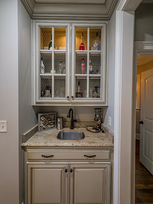 248 Gun Lake Loop, Tifton, GA 31794 - indoor wet bar with ornamental molding