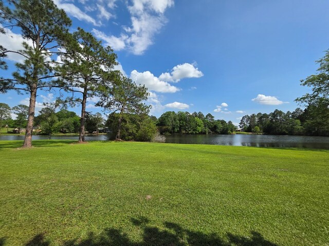view of grassy yard with a water view