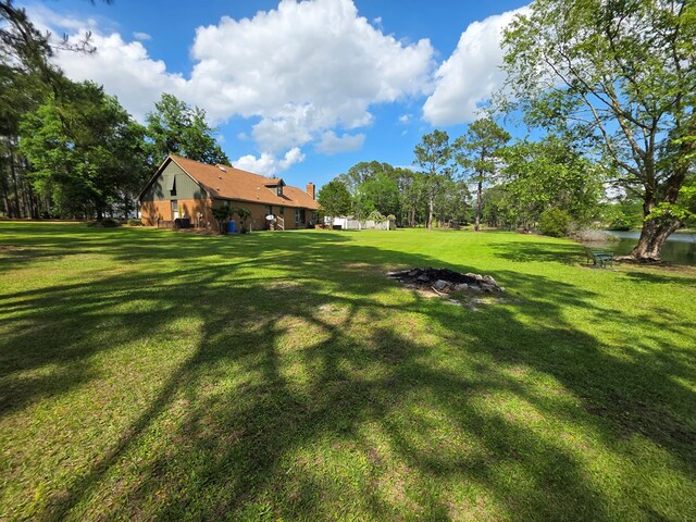 view of green lawn