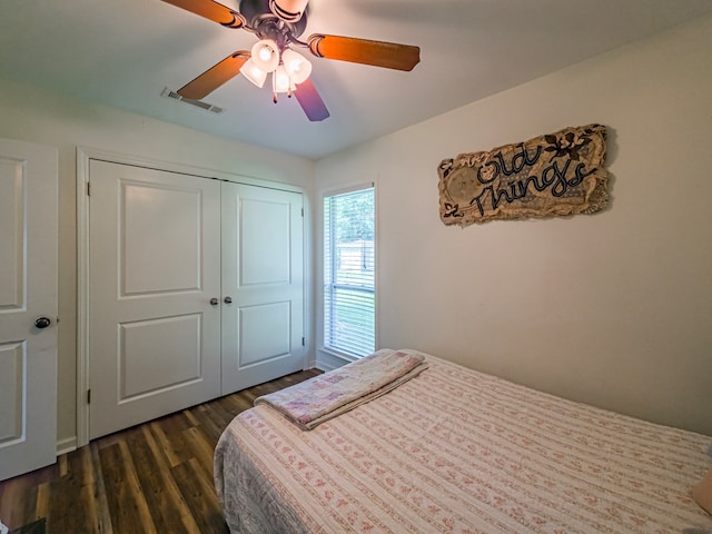 127 Carol Cir, Fitzgerald, GA 31750 - bedroom featuring dark wood-type flooring, a closet, and a ceiling fan