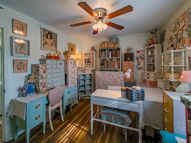 127 Carol Cir, Fitzgerald, GA 31750 - sitting room with wood finished floors and ceiling fan