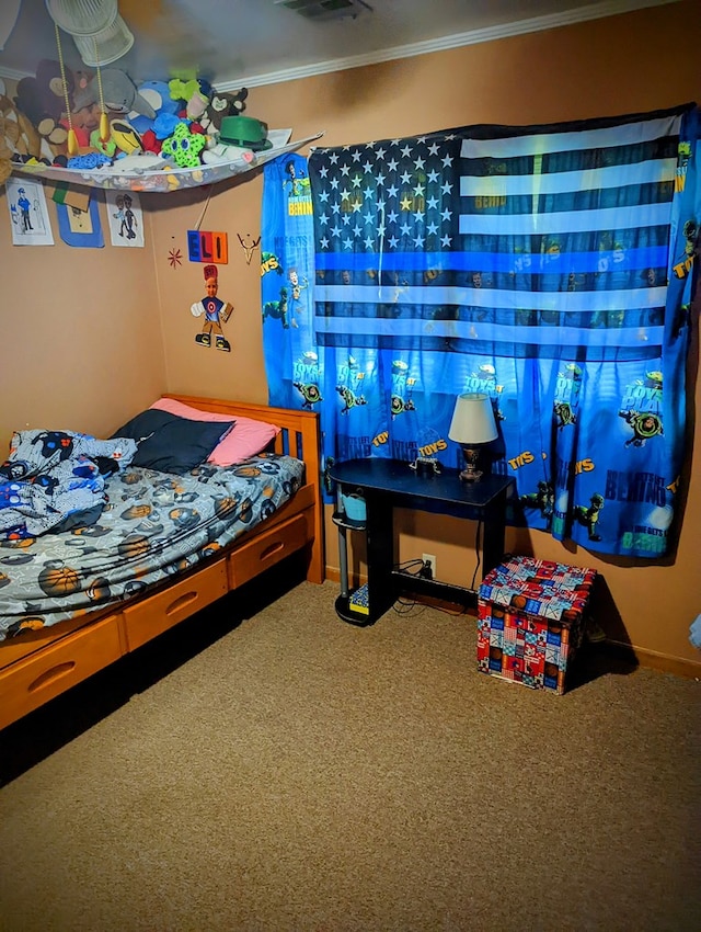 bedroom featuring crown molding and carpet