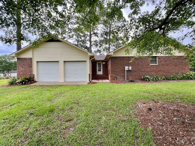 109 Preston Dr, Fitzgerald, GA 31750 - ranch-style home featuring brick siding, an attached garage, and a front yard
