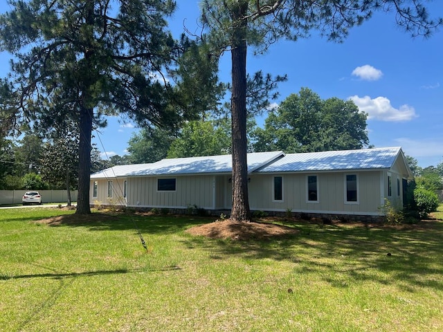 315 Newton Dr, Adel, GA 31620 - view of front of house featuring a front lawn and metal roof