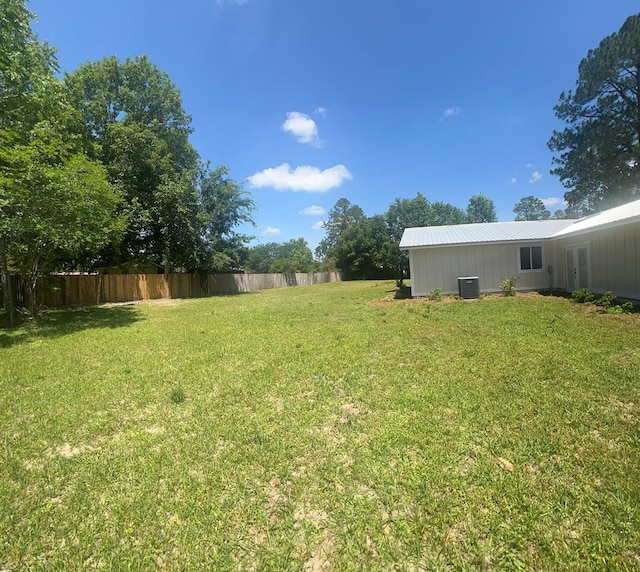 315 Newton Dr, Adel, GA 31620 - view of yard featuring cooling unit