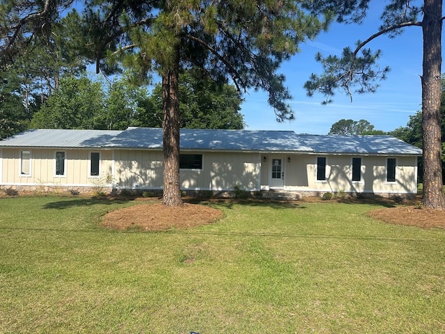 315 Newton Dr, Adel, GA 31620 - ranch-style house with a front yard