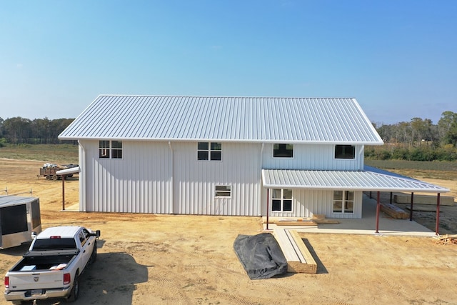 view of front facade featuring metal roof