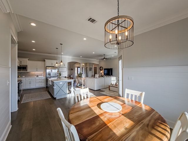 dining space with dark wood-style floors, visible vents, crown molding, and recessed lighting