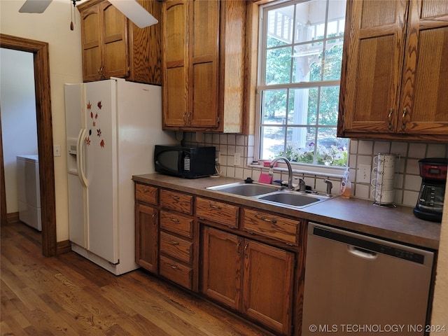 kitchen with ceiling fan, stainless steel dishwasher, wood-type flooring, backsplash, and sink