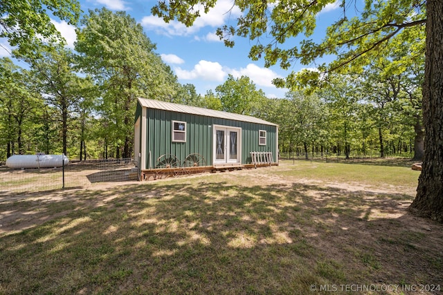 exterior space featuring a yard