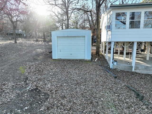 view of yard featuring an outdoor structure and a garage