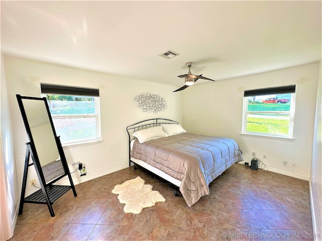 bedroom with ceiling fan