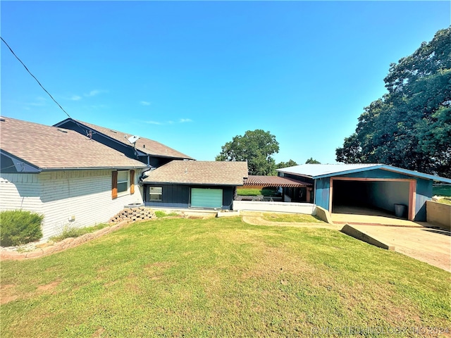 view of front of house with a front yard