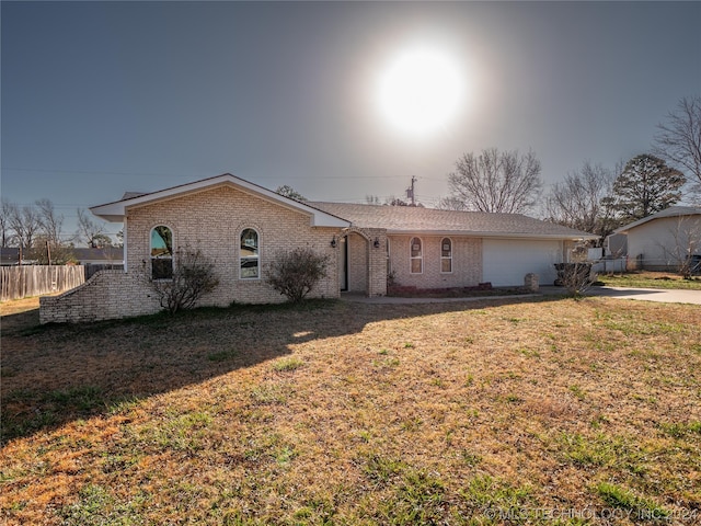 ranch-style home featuring a front yard