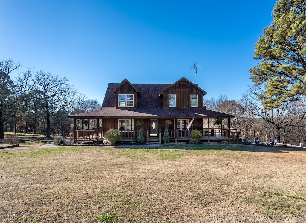 view of front facade featuring a porch and a front lawn