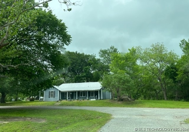 ranch-style home with a front lawn