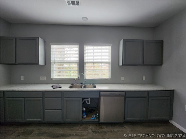 kitchen featuring gray cabinetry, dishwasher, sink, and dark hardwood / wood-style flooring