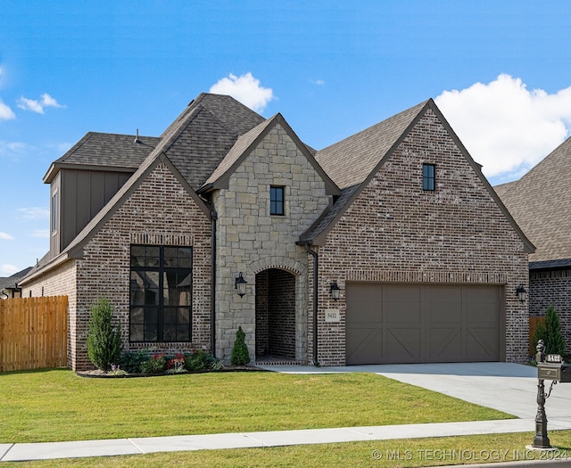 view of front facade with a front lawn