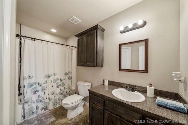 full bath with toilet, shower / bathtub combination with curtain, visible vents, and vanity