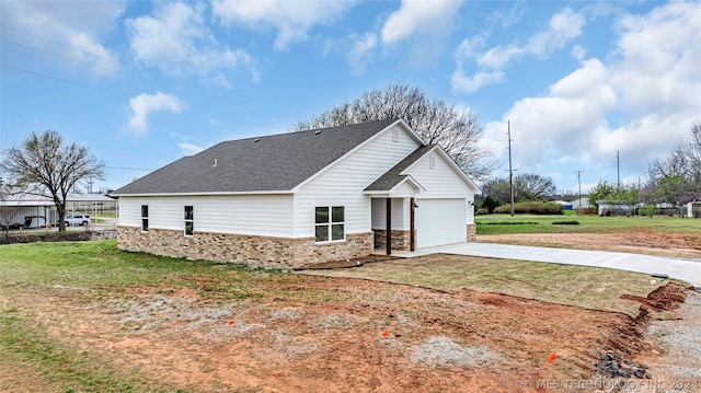 view of front of house with a front lawn and a garage