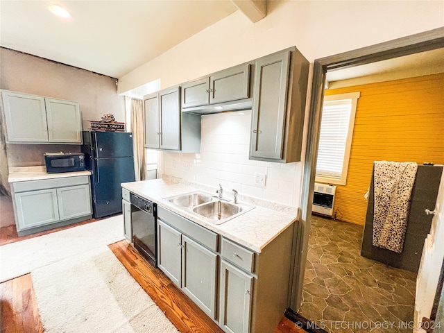 kitchen with sink, gray cabinetry, backsplash, and black appliances