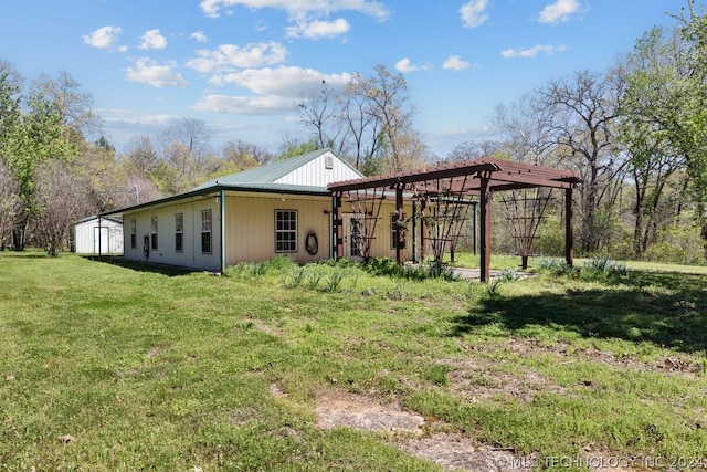 view of shed / structure with a pergola and a lawn