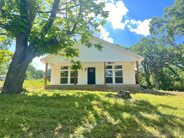 view of front of house with a front yard