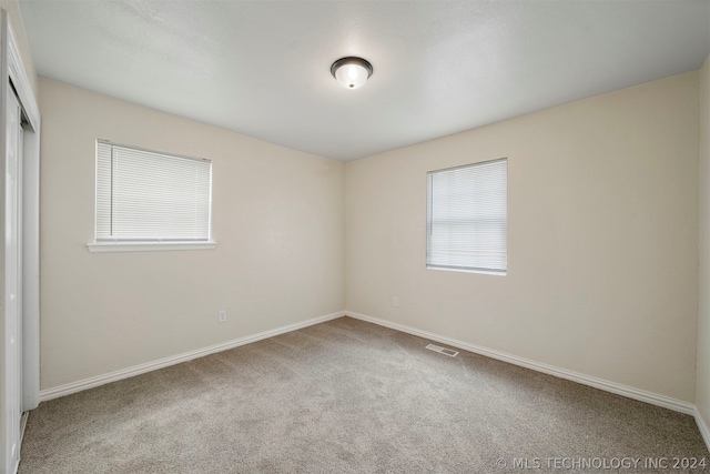 spare room featuring carpet floors