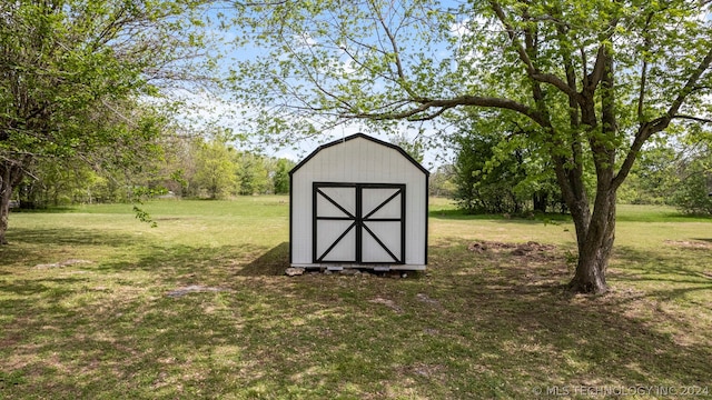 view of shed / structure with a yard