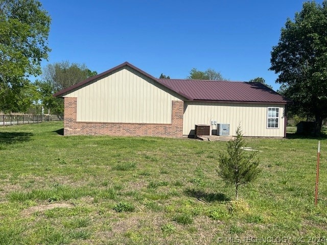 back of house with a yard