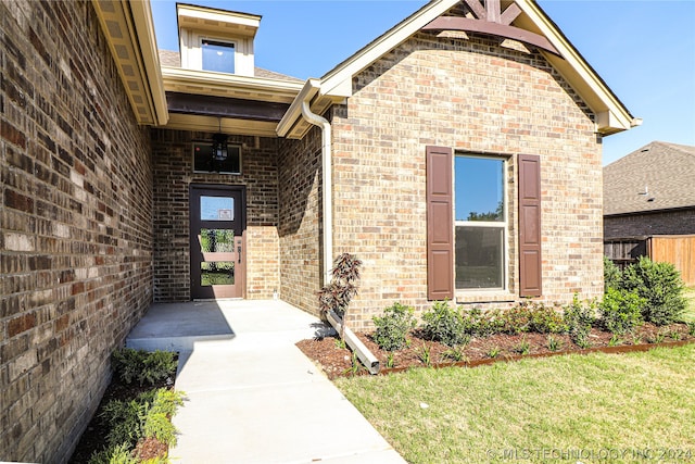 property entrance with a lawn