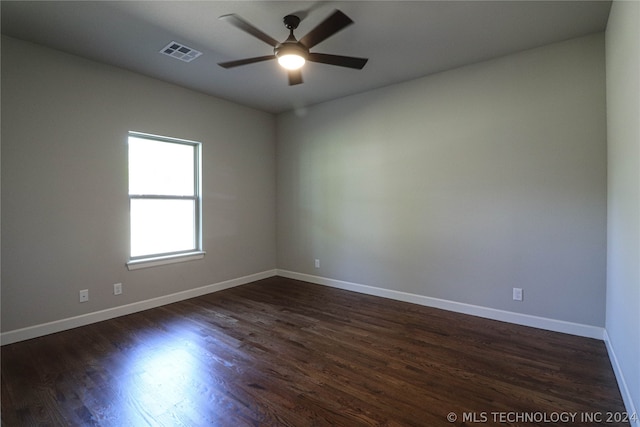 unfurnished room featuring dark wood-type flooring and ceiling fan