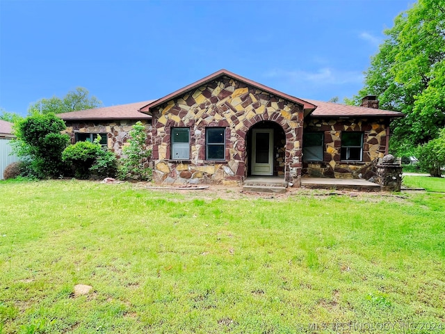 view of front facade with a front yard and a patio