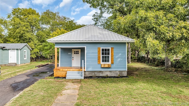 bungalow with a front lawn