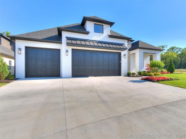 view of front facade with a garage