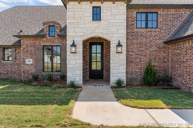 property entrance with a yard