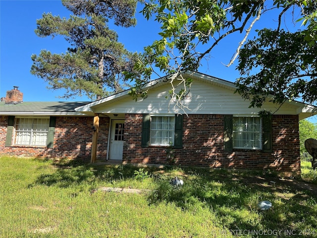 ranch-style house with a front lawn