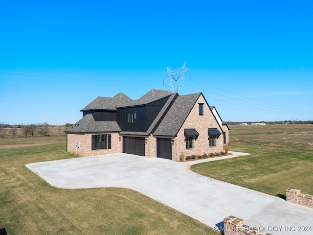 view of front of property with a front yard