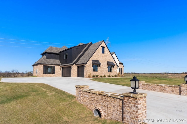 view of front of home with a front yard