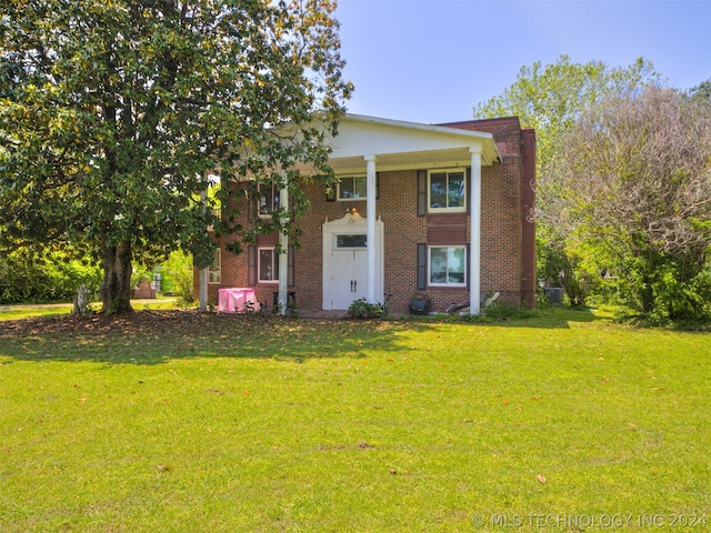 neoclassical / greek revival house featuring a front lawn