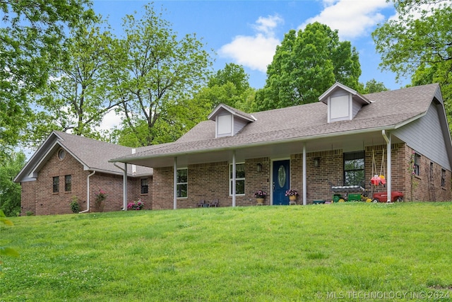 view of front of property featuring a front lawn and a porch